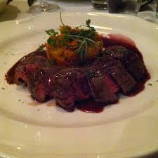 Gegrilde bavette met rode wijnsaus haricots verts, aardappelen, sjalot